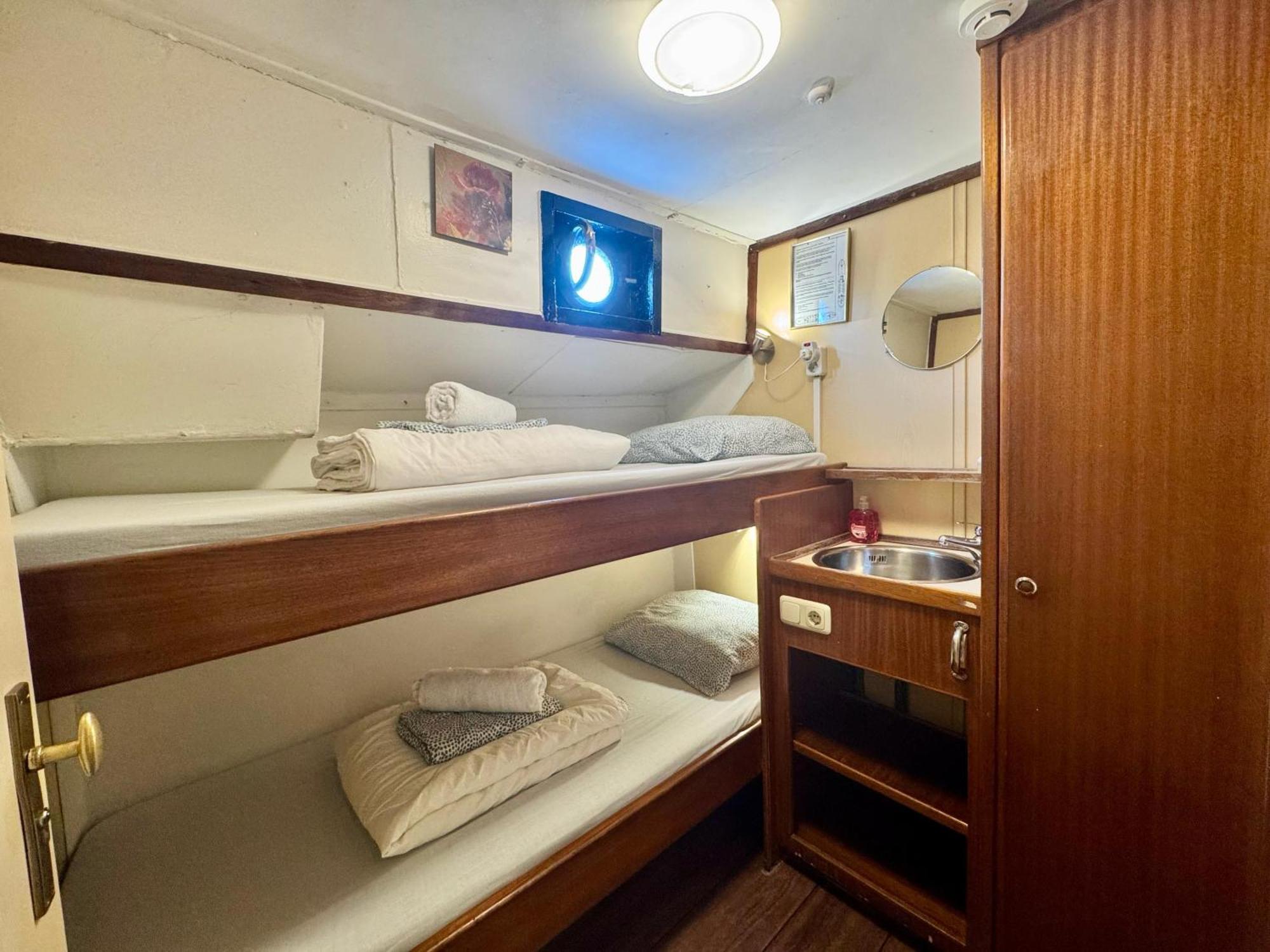 Passengership Avanti Amsterdam Exterior photo